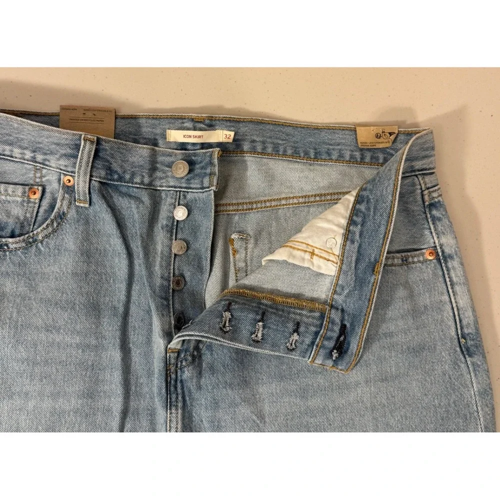 Levis Icon Skirt Women 32 Light Blue Denim Mini Raw Hem Button Fly Summer‎ NEW